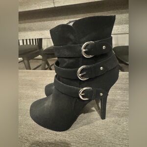 Size 8 Bellisimo high heel black booties like new